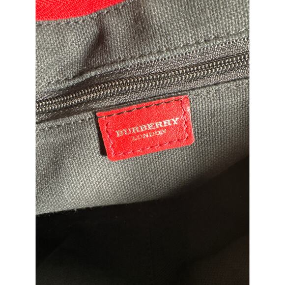 Burberry Red Grained Leather Horn Toggle Shoulder bag - Picture 9 of 10